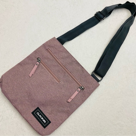 NWOT DAKINE Pink Mauve Crossbody Bag | Adjustable Strap - Picture 5 of 11